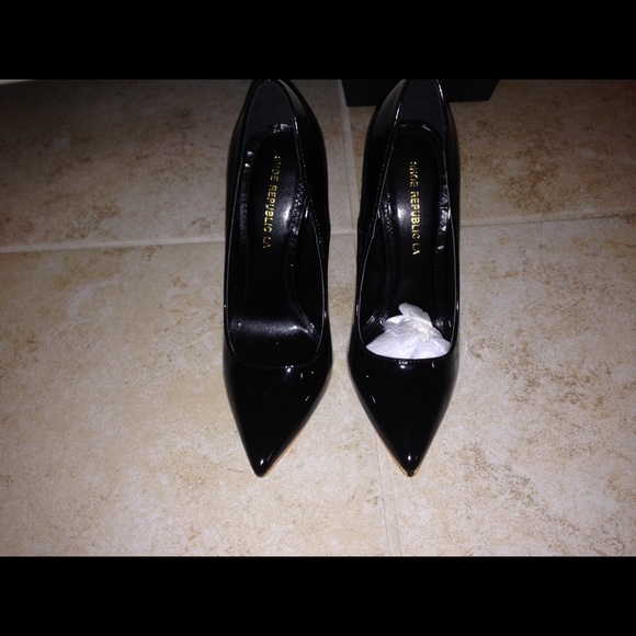 Black patent pumps - Picture 2 of 4