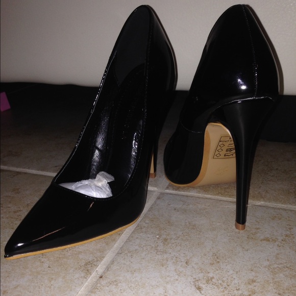 Black patent pumps - Picture 3 of 4