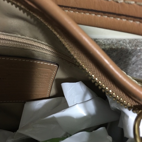 Authentic Coach Purse. - Picture 3 of 4