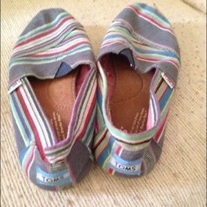 TOMS size 7