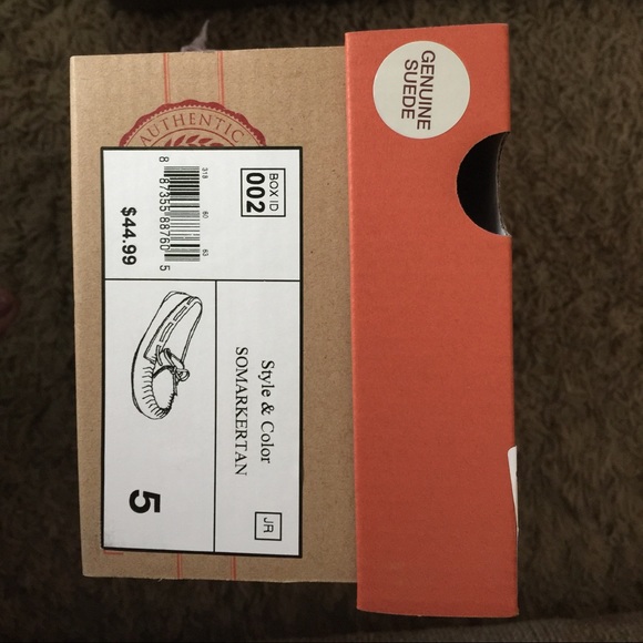 ⚡️⚡️CLOSET CLEAR OUT SO Authentic SZ 5 moccasins - Picture 2 of 3