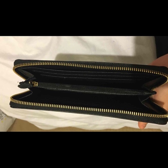 Michael Kors wallet - Picture 2 of 3