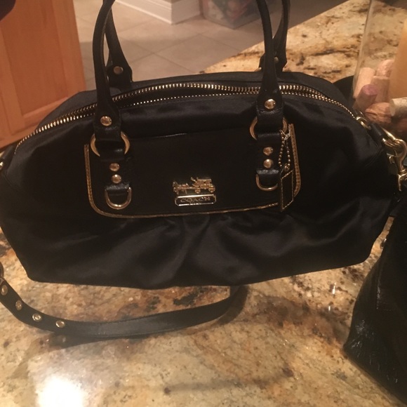 Black Silk cross body bag, COACH. - Picture 1 of 3