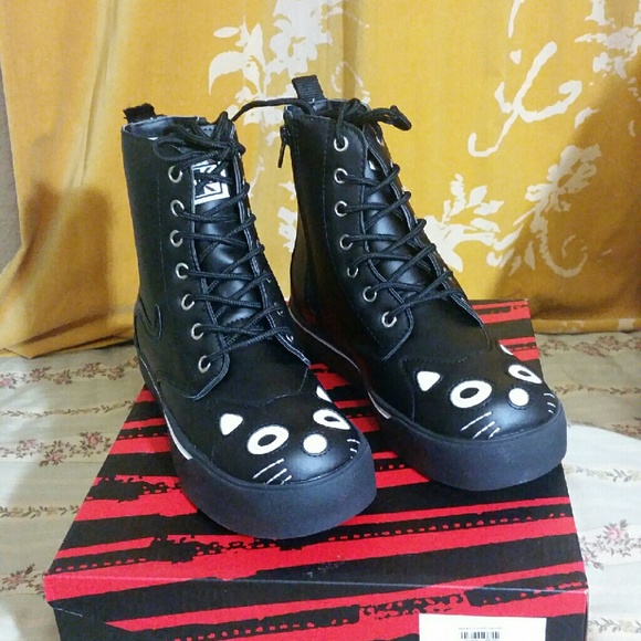 tuk kitty boots