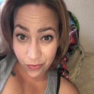 Meet your Posher, Julia