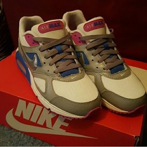 Nike Air Max IVO