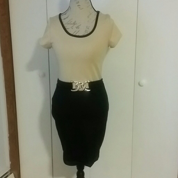 Dresses & Skirts - Form fitting dress