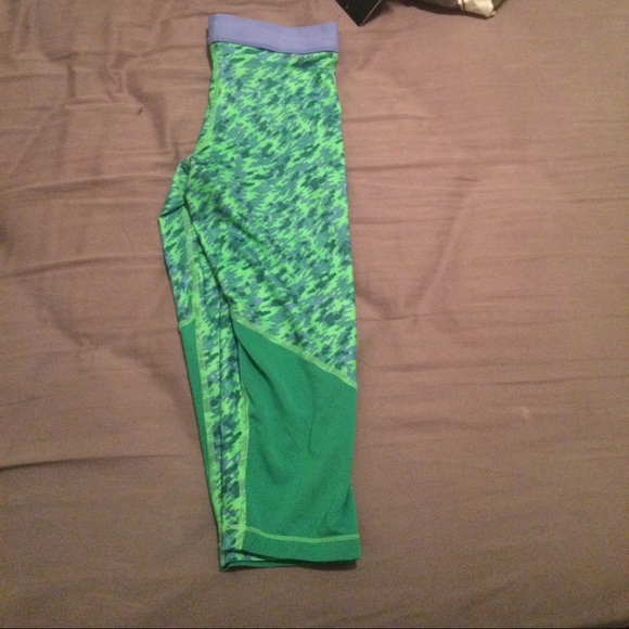 2 pair Nike Capri girls size M