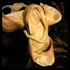 Dansko tan sandal, comfortable and cute, 37/7us