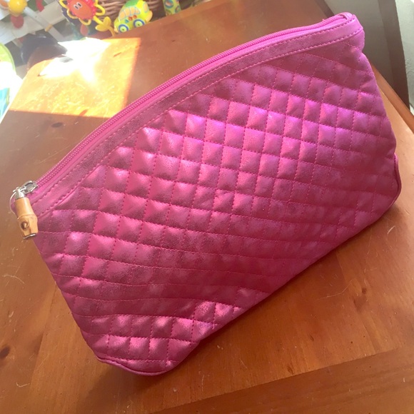 💕Donna Dixon Extra Large Pink Quilted Clutch💕