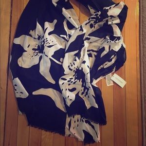Banana Republic b/w floral scarf