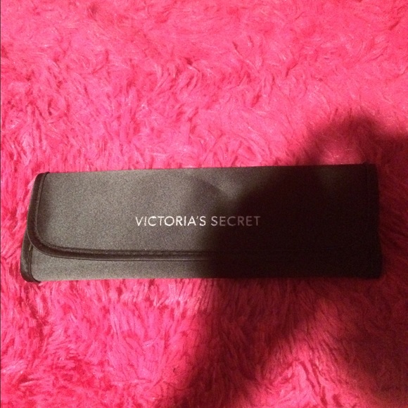 PINK Victoria's Secret Other - VS secret makeup brush set !