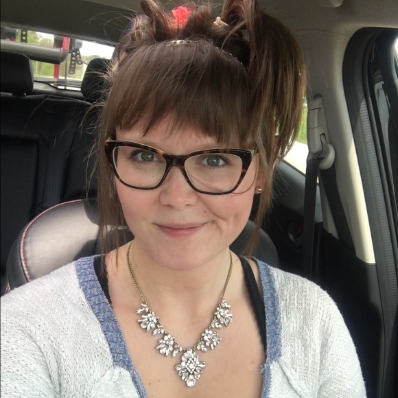 Meet your Posher, Danielle - Picture 3 of 4