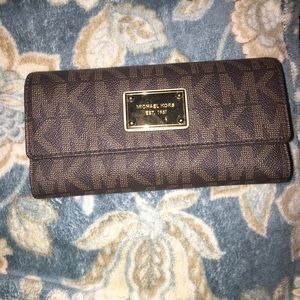 Michael kors checkbook wallet