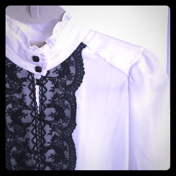 Plastic island Tops - Poet Shirt, white & black lace