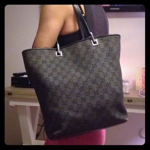 Authentic black Gucci bucket bag