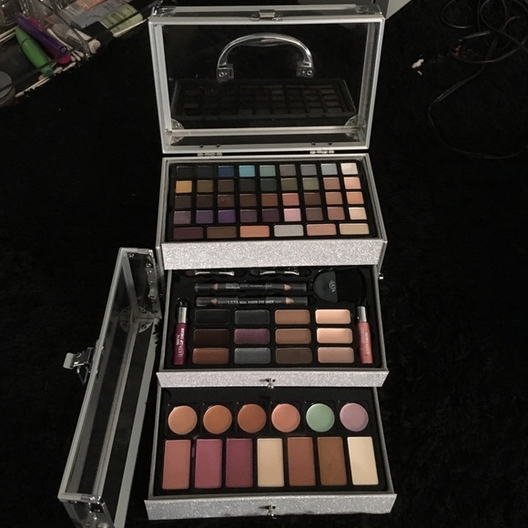 MAKEUP