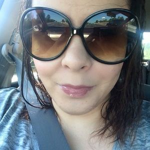 Meet your Posher, Shekinah