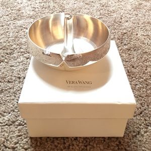 Vera Wang by Wedgwood Peplum Ring Holder