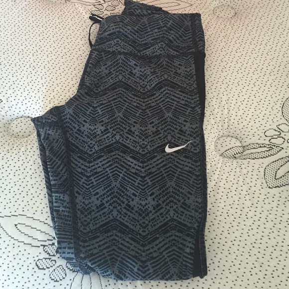 Nike crop workout pants