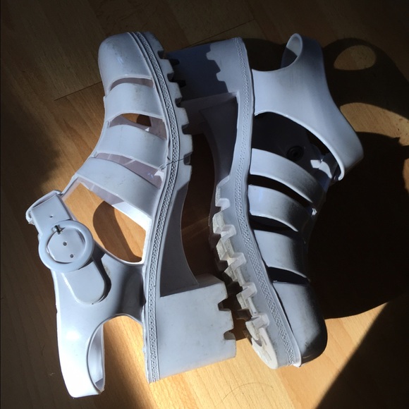 AMERICAN APPAREL WHITE HEELED JELLIES
