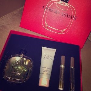 Giorgio Armani Acqua di Gioia gift set