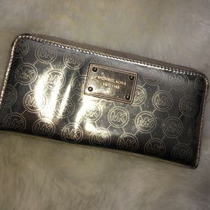 Michael kors gold logo wallet