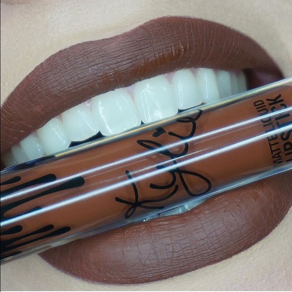 Kylie Jenner lipstick & lip liner
