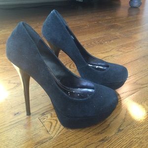 Platform faux suede pumps