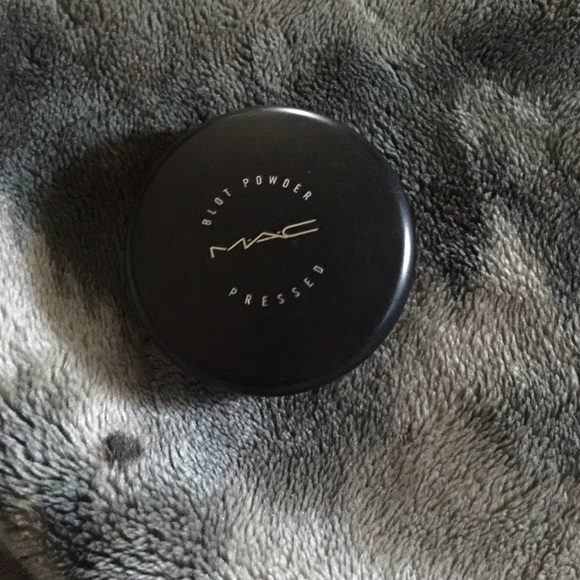 MAC Blot pressed powder