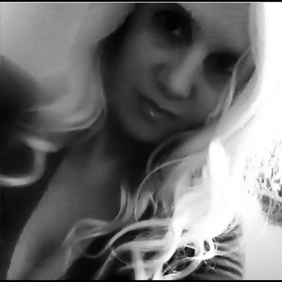 I am now a Posh Ambassador 🥂🍾 - Picture 3 of 6