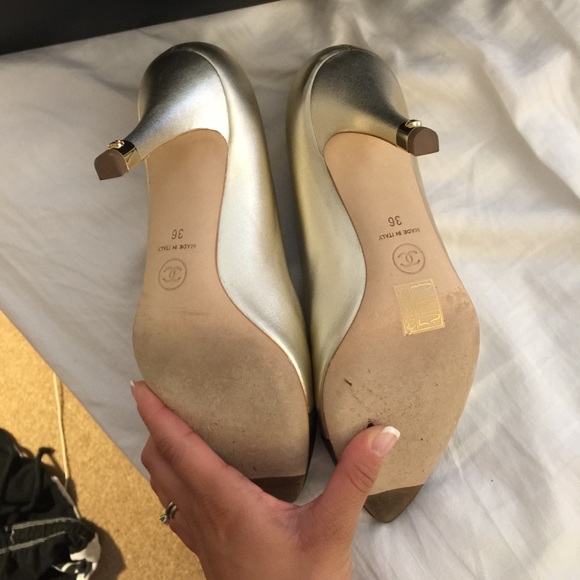 Chanel gold and black tip heels 36 - Picture 3 of 4