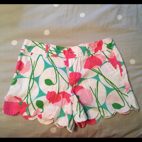 Lilly Pulitzer Pants - Lilly Pulitzer scalloped shorts