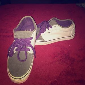 Women's Vans- Chukka low