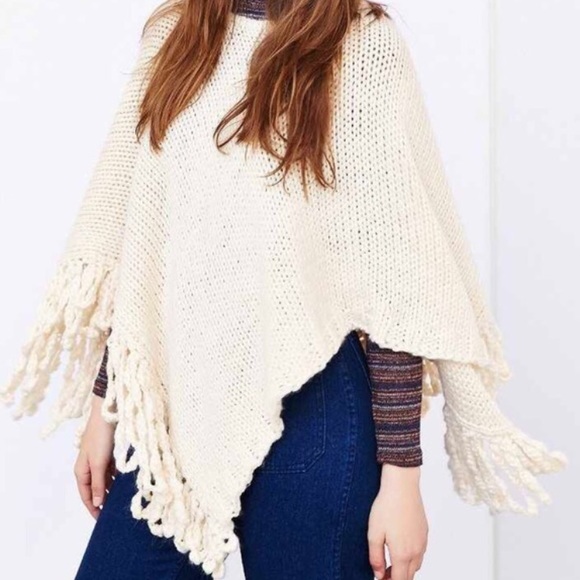 Urban Outfitters Chunky Knit Poncho - Picture 2 of 3