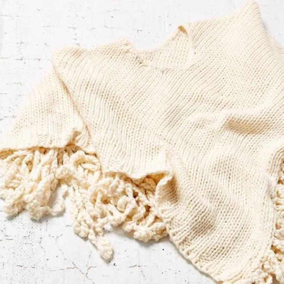 Urban Outfitters Chunky Knit Poncho - Picture 3 of 3