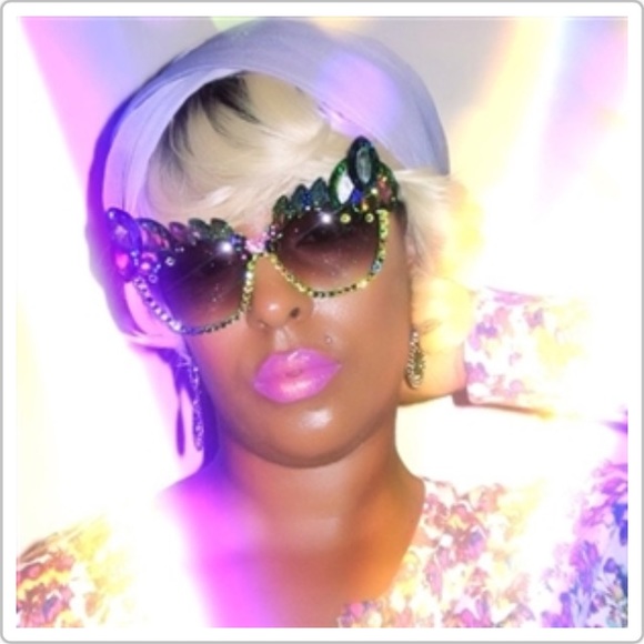 HoLLyWooD's Finest II - Picture 2 of 2