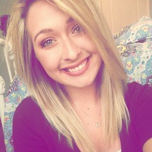 Meet your Posher, Elise