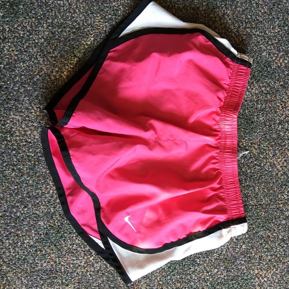 Nike shorts - Picture 1 of 3