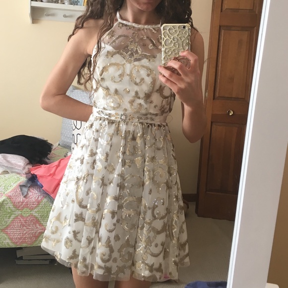 SHORT FORMAL DRESS