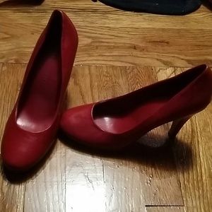 Red pumps