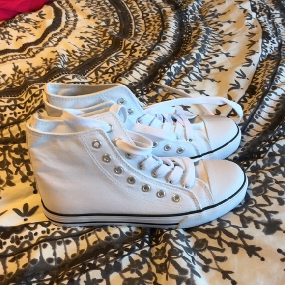 White high tops sneakers
