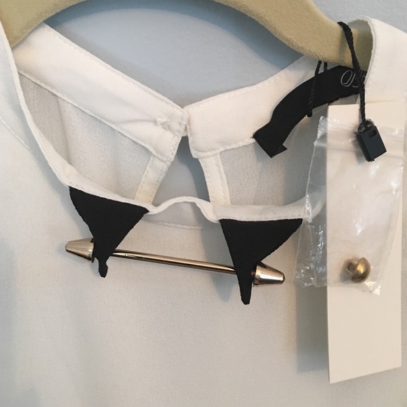 White sheer high low blouse. - Picture 2 of 4