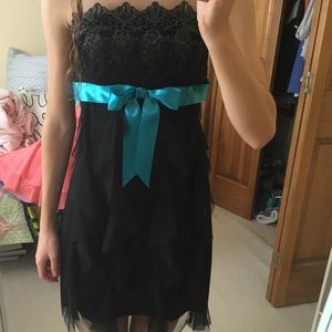BLACK STRAPLESS FORMAL DRESS