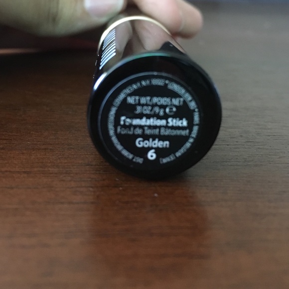 Bobbi Brown Skin Foundation Stick in 6 Golden - Picture 2 of 3