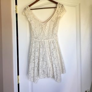 Gorgeous floral lace flowy dress