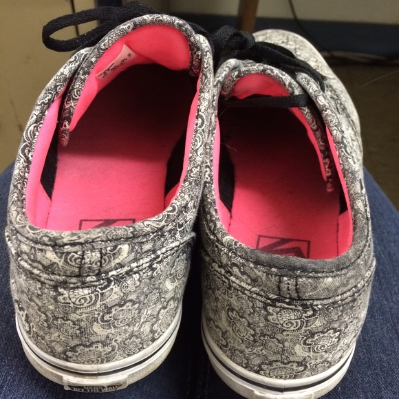 Henna print vans