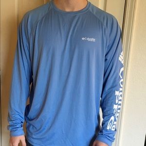 Men's Columbia long sleeve. Fits too big.