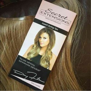 Daisy Fuentes hair extension