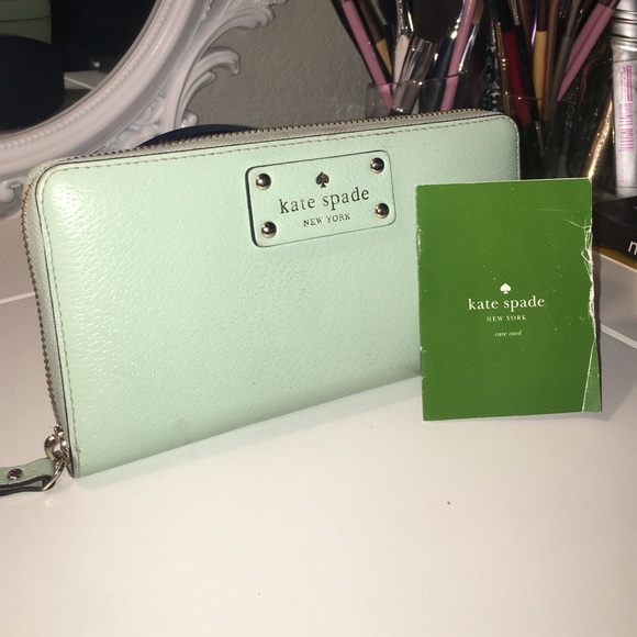 SOLD! Kate Spade♠️Mint leather wallet.